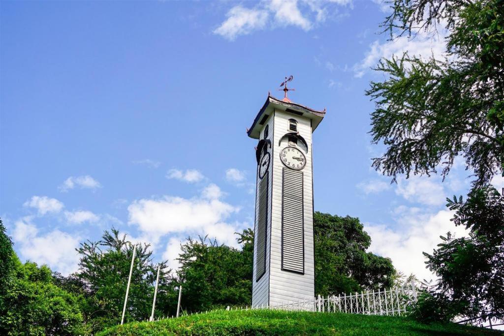 Monaco Boutique Hotel Sadong Jaya Kota Kinabalu Bagian luar foto