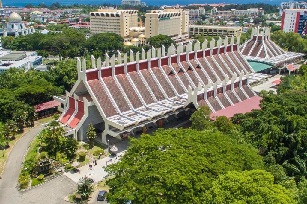Monaco Boutique Hotel Sadong Jaya Kota Kinabalu Bagian luar foto