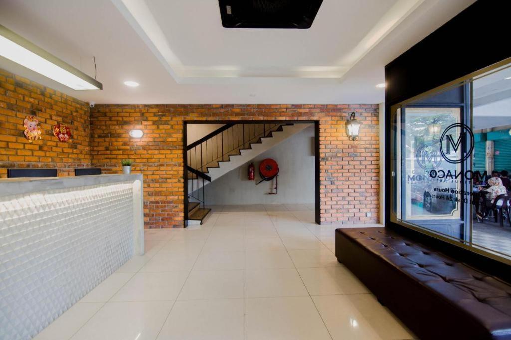 Monaco Boutique Hotel Sadong Jaya Kota Kinabalu Bagian luar foto