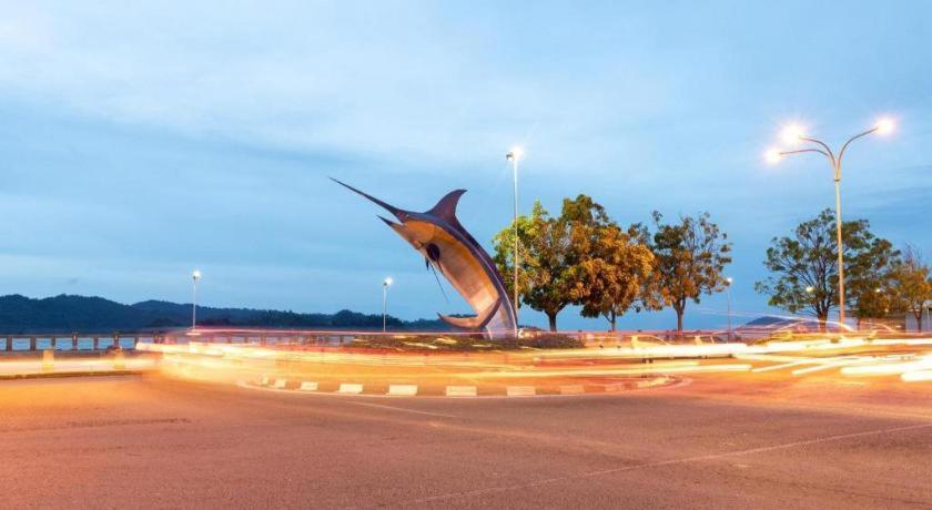 Monaco Boutique Hotel Sadong Jaya Kota Kinabalu Bagian luar foto