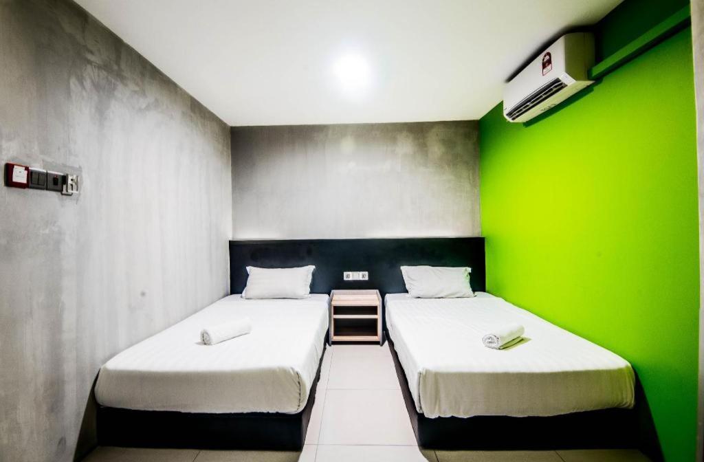 Monaco Boutique Hotel Sadong Jaya Kota Kinabalu Bagian luar foto