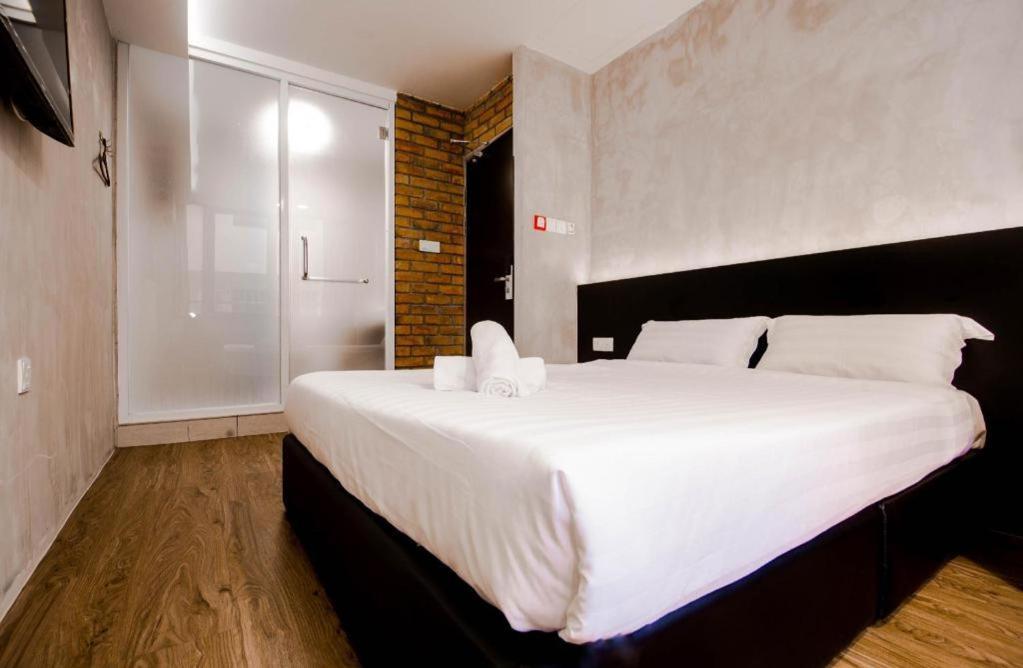 Monaco Boutique Hotel Sadong Jaya Kota Kinabalu Bagian luar foto
