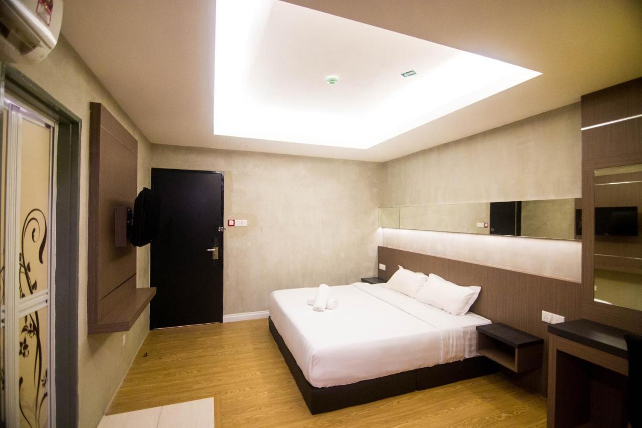 Monaco Boutique Hotel Sadong Jaya Kota Kinabalu Bagian luar foto