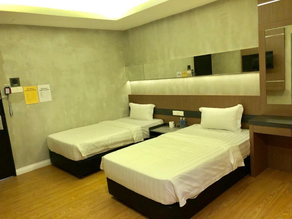 Monaco Boutique Hotel Sadong Jaya Kota Kinabalu Bagian luar foto