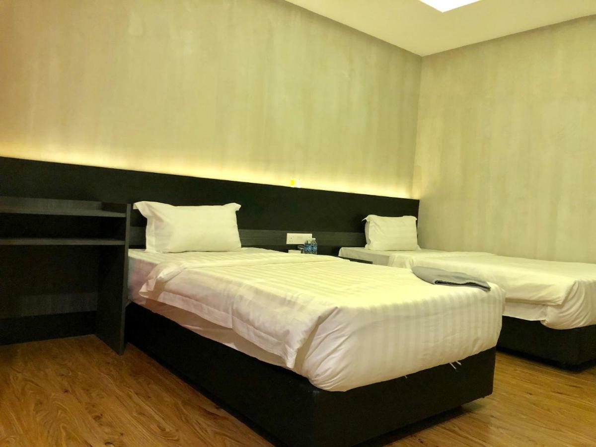 Monaco Boutique Hotel Sadong Jaya Kota Kinabalu Bagian luar foto