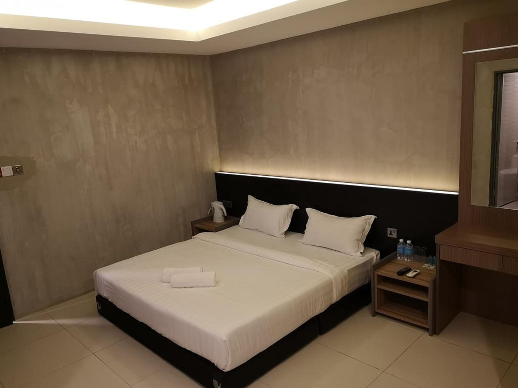 Monaco Boutique Hotel Sadong Jaya Kota Kinabalu Bagian luar foto